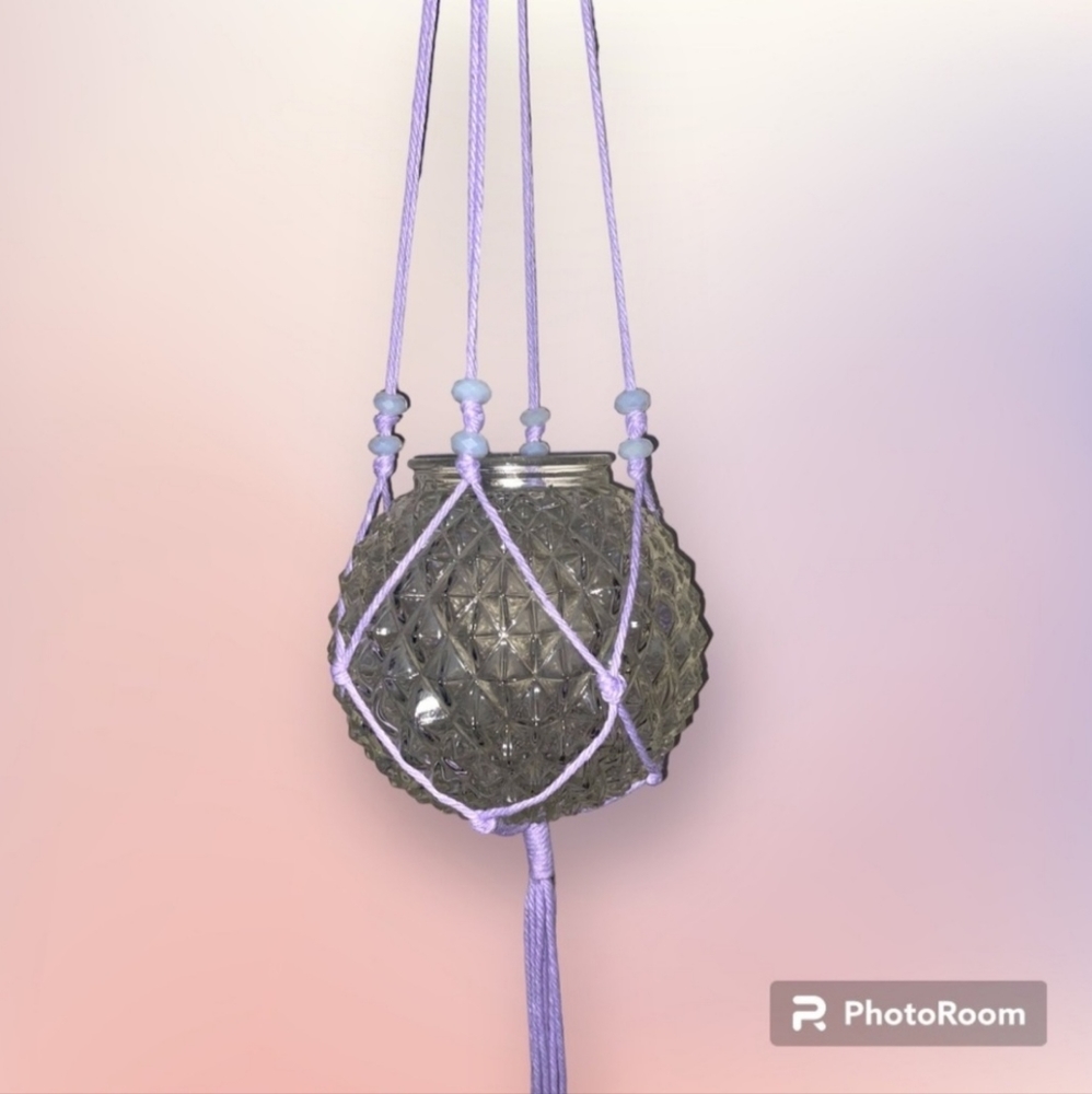 Hand Crafted Macrame Hanging plant hanger With vintage pot - Picture 3 of 7